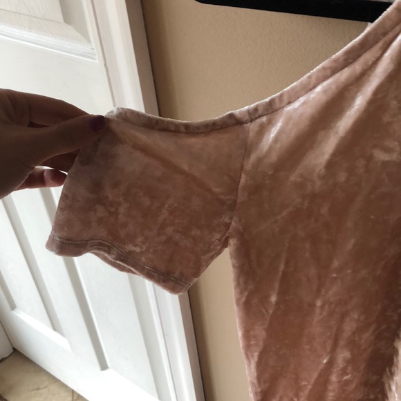 NWT Juicy Couture velvet cold shoulder top - Picture 3 of 5